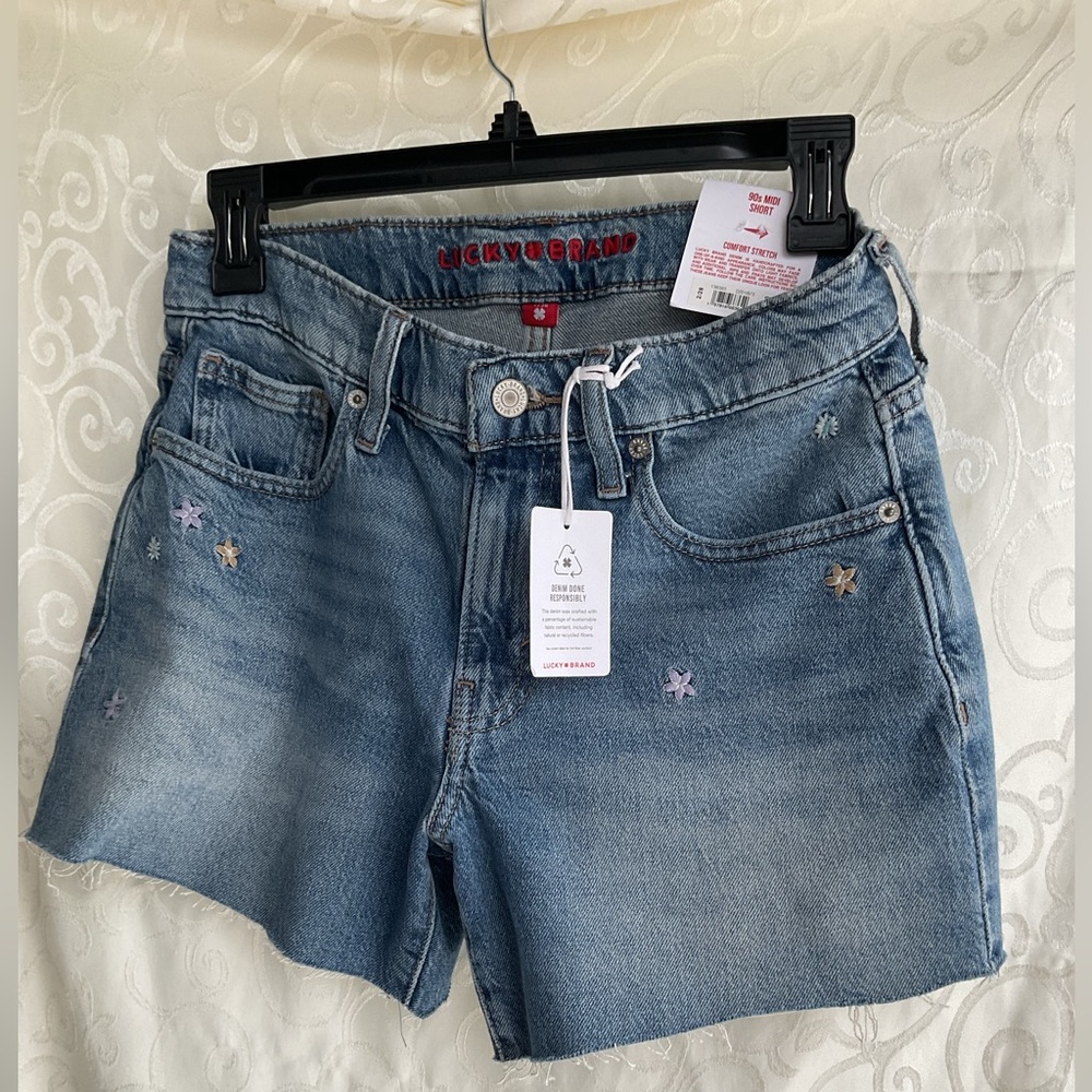 LUCKY NWT 90’s MIDI Women Shorts
